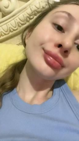 sweetkatty : lick 👅 mi sexy lips 👄