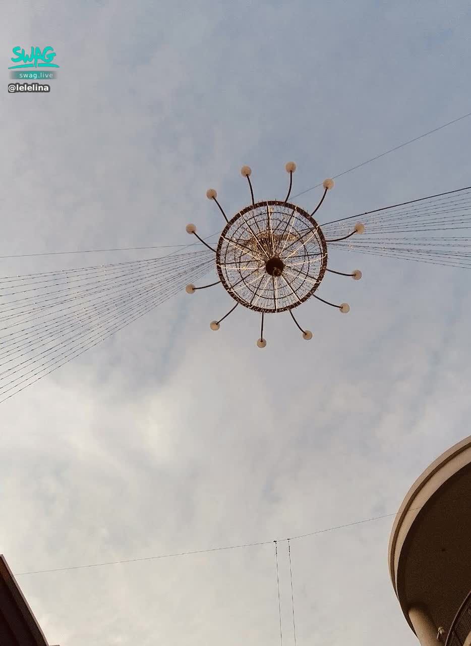 lelelina : 每到這個月份總是覺得會特別的興奮跟開心愉悅，就是因為到處都是一些聖誕裝飾以及聖誕禮品包裝，卻少了一些人邀約交換禮物，誰要跟我交換禮物咧？🤣🤣🤣🤣
#樂樂