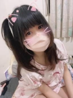 lovelyyue : 可愛小貓咪蘿莉等你抱回家😻