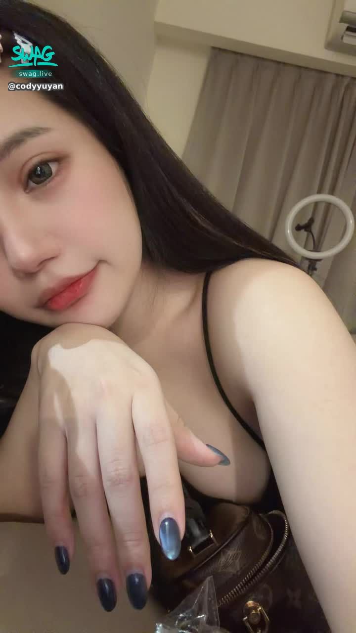 codyyuyan : 記得解鎖限時動態😈壞壞的喔