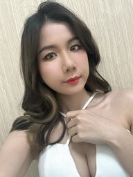 pudding1112 : 要不要來我家看小貓咪舔奶頭😜