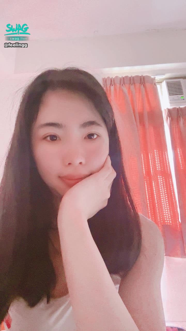 feelingg : 最近好久沒有開直播了，哥哥還記不記得我？🥹晚上小美會在直播間出現！哥哥記得要來看喔