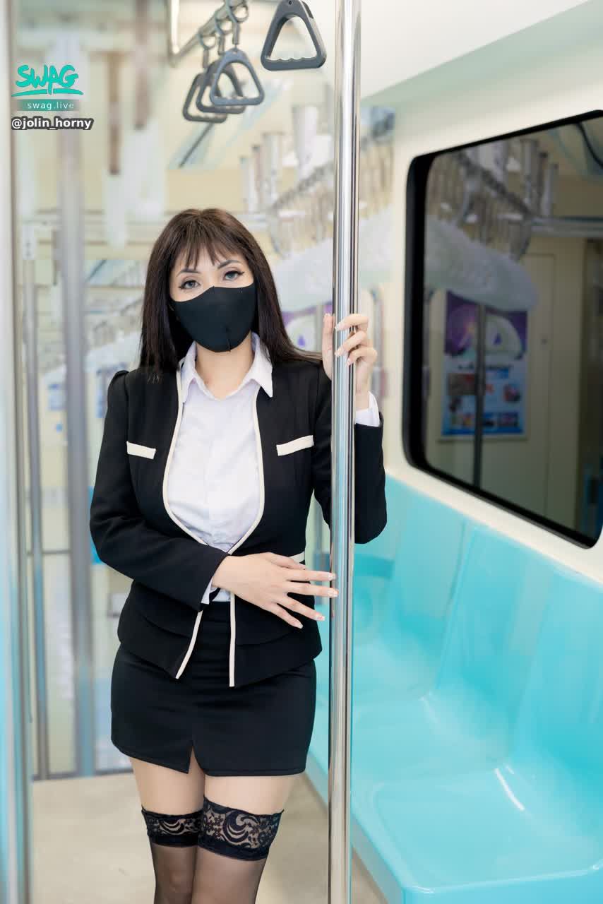 jolin_horny : 性感OL在電車上會發生什麼呢？🤭