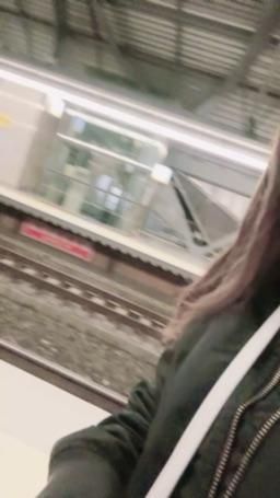 lovemeredith : 剛去完夜市買晚餐，在月台等火車，結果1個人都沒有，還是你想來約會吃飯陪我？