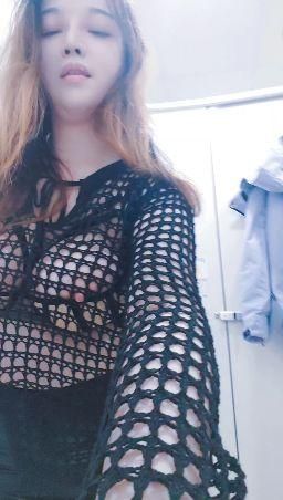 jojomissyou : 洞洞裝露出粉紅奶頭拍打透明蕾絲的屁股沒穿內褲露臉超騷