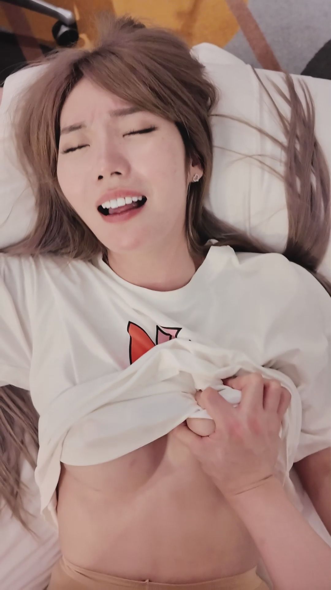 candy_muwanna : 聽說你們都喜歡這種膚色的絲襪沒錯吧👅👅