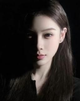 jiarenya : 新人主播来了 你们觉得我露半张脸好看还是一张脸呢