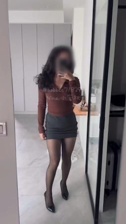 aabbcc718293 : 今天開會日小心機，包臀短裙➕絲襪直穿去誘惑主任