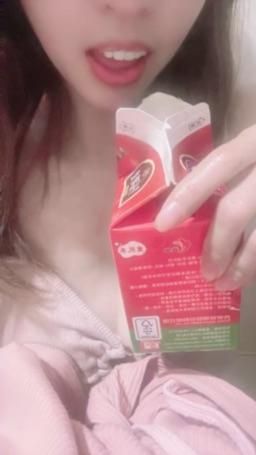 lovemeredith : 猜我喝什麼口味的奶茶，答對送片片