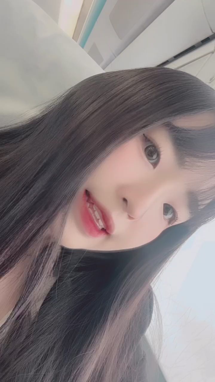 beav855 : 大家好~~我是新人主播🥰
今天第二次開播
12/4 (四) 晚上7點直播
再希望大家來捧小女子的場❤️
記得先追蹤！截圖私訊有福利影片😈

#新人 #露臉 #可愛 #甜美 #性感 #生活