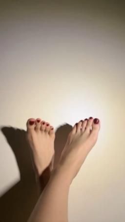 sweetbooboo : 低鑽解鎖🔓腳趾頭福利兒