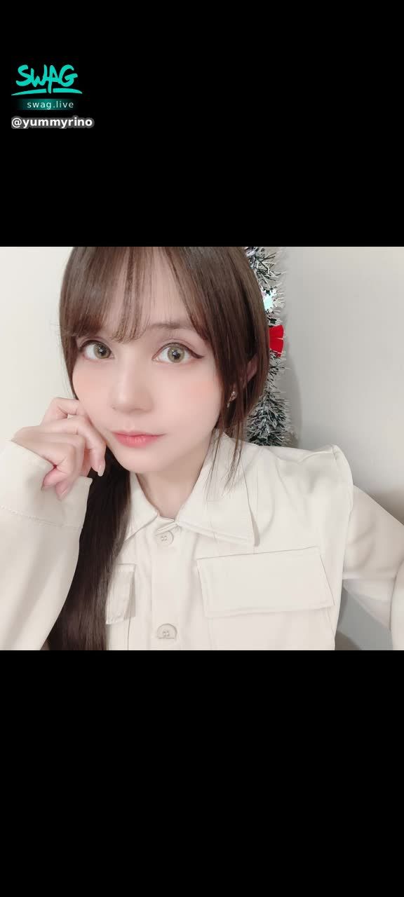 yummyrino : 睡過頭了😱
晚上十點開播喔😱😱😱