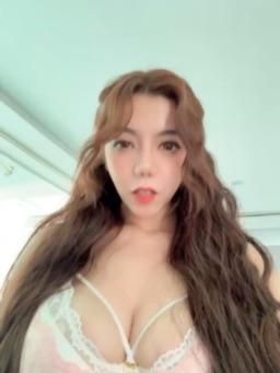 hannawuu : ❤️F奶的誘惑❤️注意表情!超騷超色