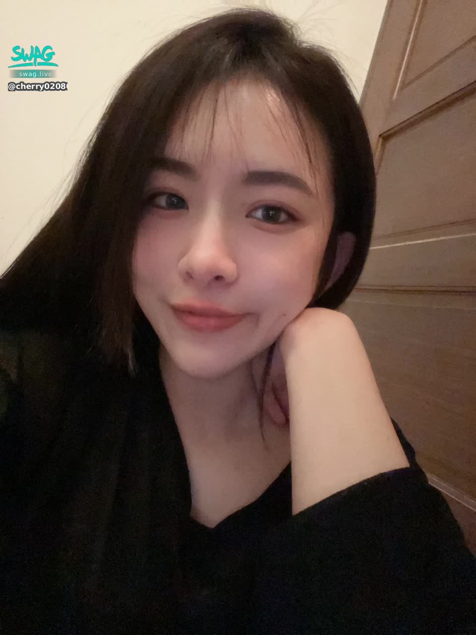 cherry020800 : 想找人陪我跨年🫣
有要一起約會跨年的私訊我~~
行程你想🤣 #約會 #私訊 #露臉 #可愛 #甜美 #生活 #日常