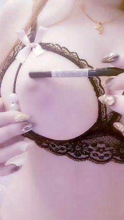 aisa : ♠️玩弄色色G乳♠️筆玩弄奶頭