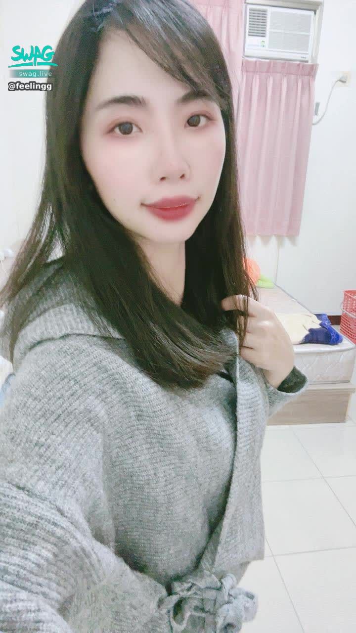 feelingg : 寶貝們晚安😘小美休息幾天又回來啦！晚上9點半小美會在直播間與你們見面🥰希望看到你們喔☺️❤️