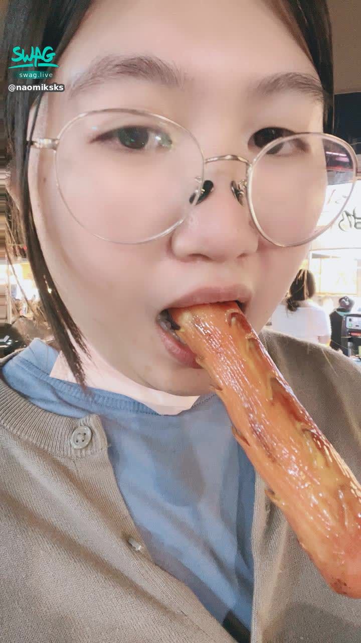 naomiksks : 吃🌭