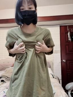 dreamyloli : 隔著衣服大力揉奶