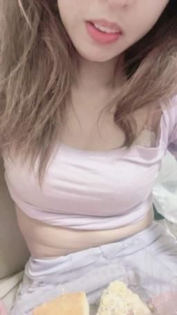 lovemeredith : 我的早餐，波蘭人做的蛋糕，你想要跟我一起吃嗎？吃完還想壞壞嗎？