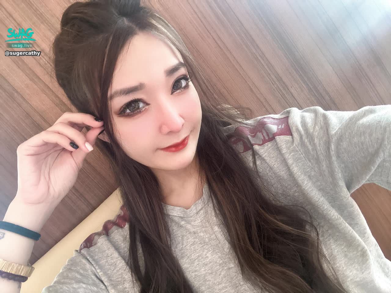 sugercathy : 12/7（日）14:00遊戲館和陌生人玩遊戲塞跳蛋

🈵50萬鑽廁所全裸噴水

#主題直播