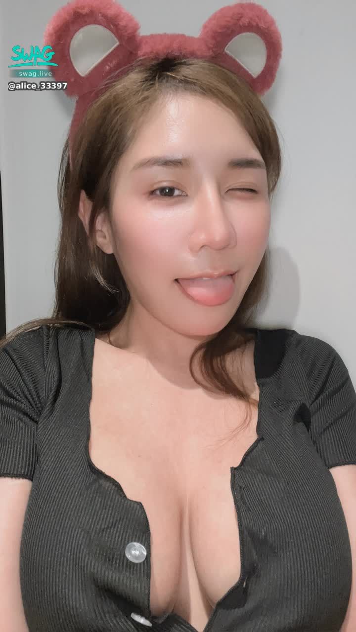 alice_333977 : 晚上好🐻
喜歡熊熊耳朵嗎💕