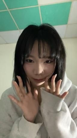 bear_bb : 謝謝大家剛剛來看我首播~
網路出了點狀況不讓我播
但我之後會繼續播的❤️