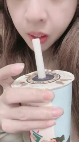 lovemeredith : 硬頸奶茶好喝耶，想跟我一起喝嗎？拿你噴出的豆漿來換