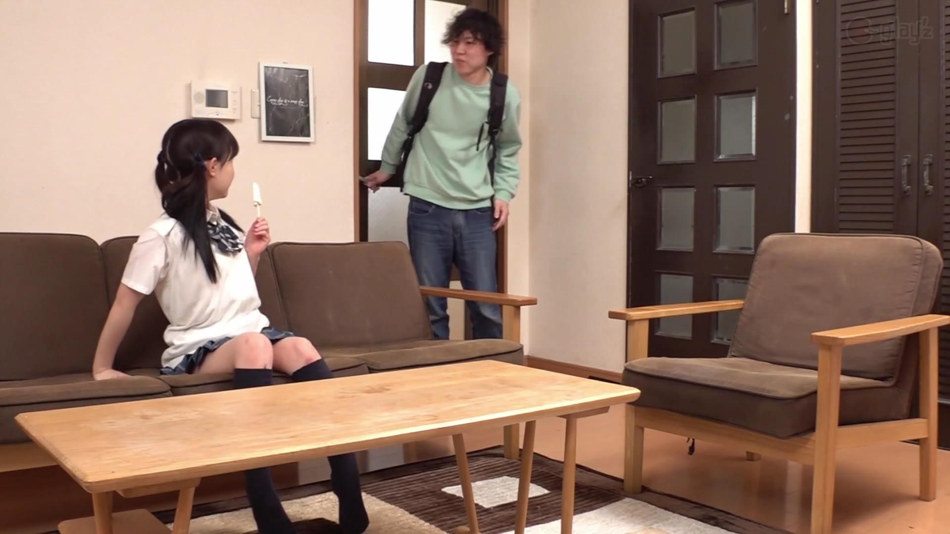 eaglejp : 坐在家裡看著坐在旁邊的...