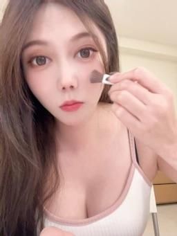 shallybabe : 有Bling Bling嗎？😊

私訊我愛雪莉🉐色色珍藏影片🫣