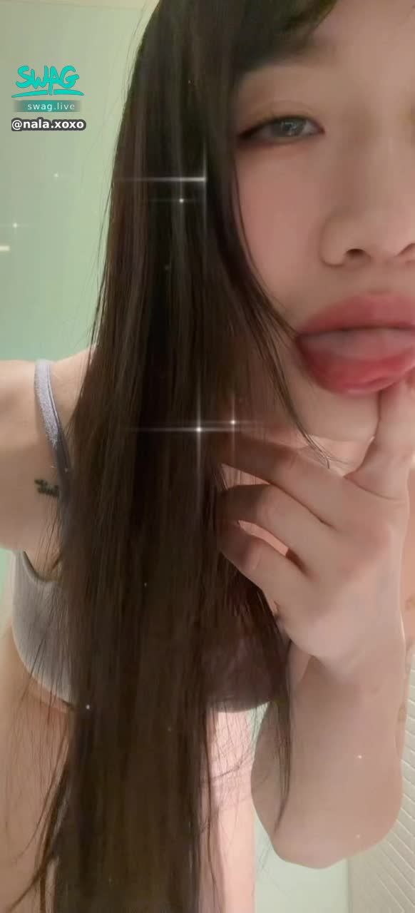 nala.xoxo : 好多寶寶稱讚娜啦很漂亮
漂不漂亮我不確定😈但身材肯定超級好😍
來私訊我給你看光光❤️‍🔥