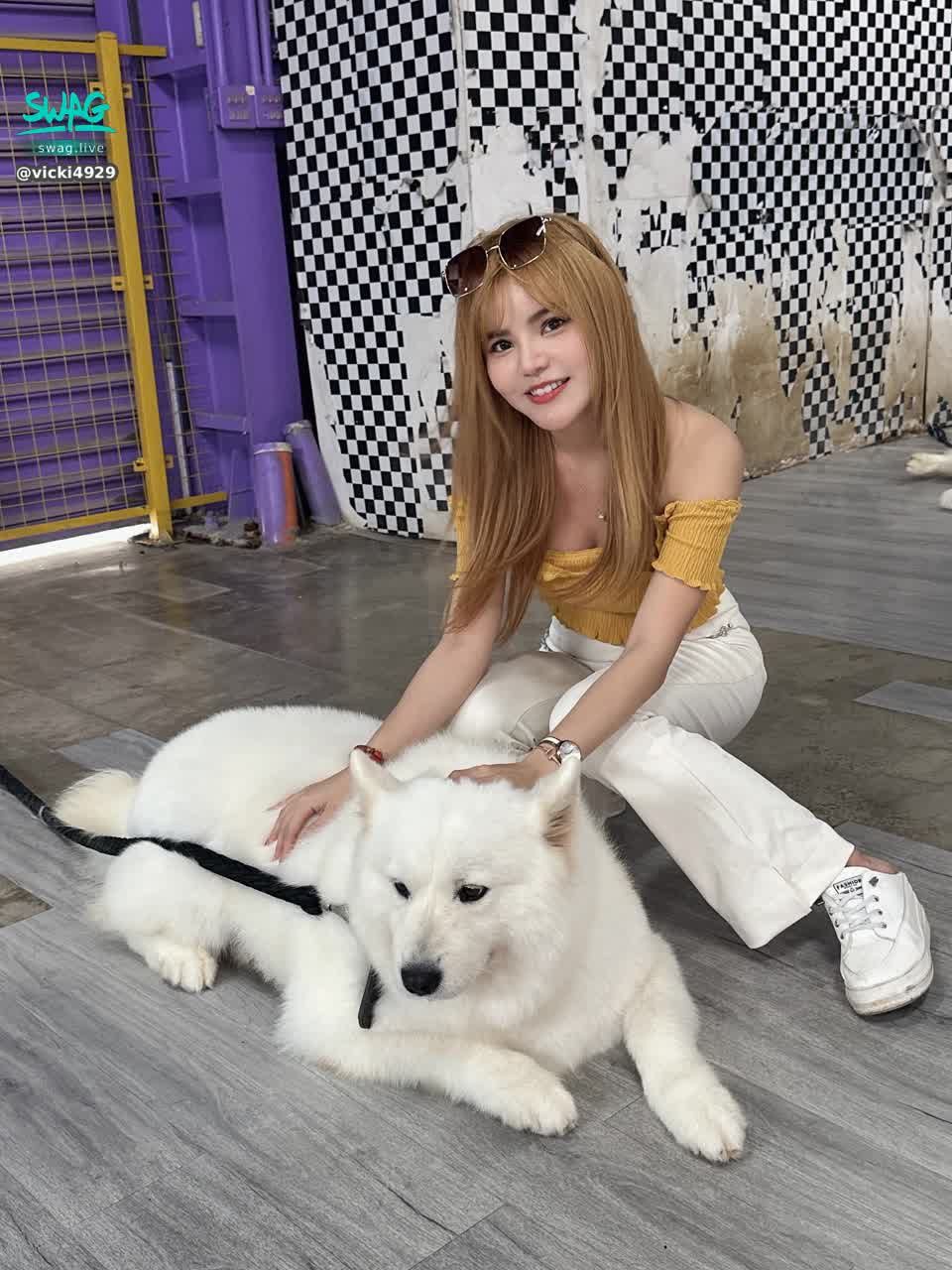 vicki4929 : 📣預告12/10（三）晚上23:30-4:30開播❤️❤️