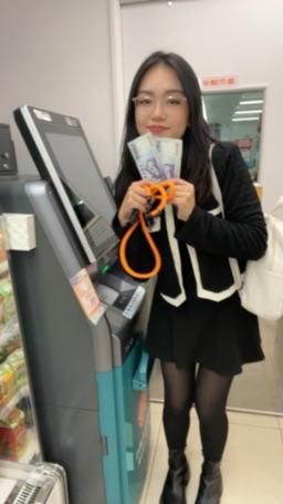 kiangyuan : 錢真的好香喔😍😍😍
有沒有人要送我錢？絕對不嫌少