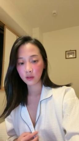 selinamimichen : 內衣足控福利 #美腿