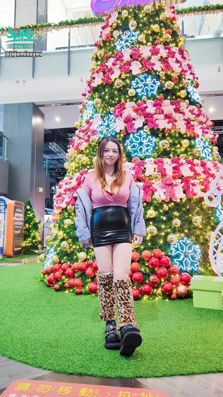 jojomissyou : 聖誕樹前拍拍