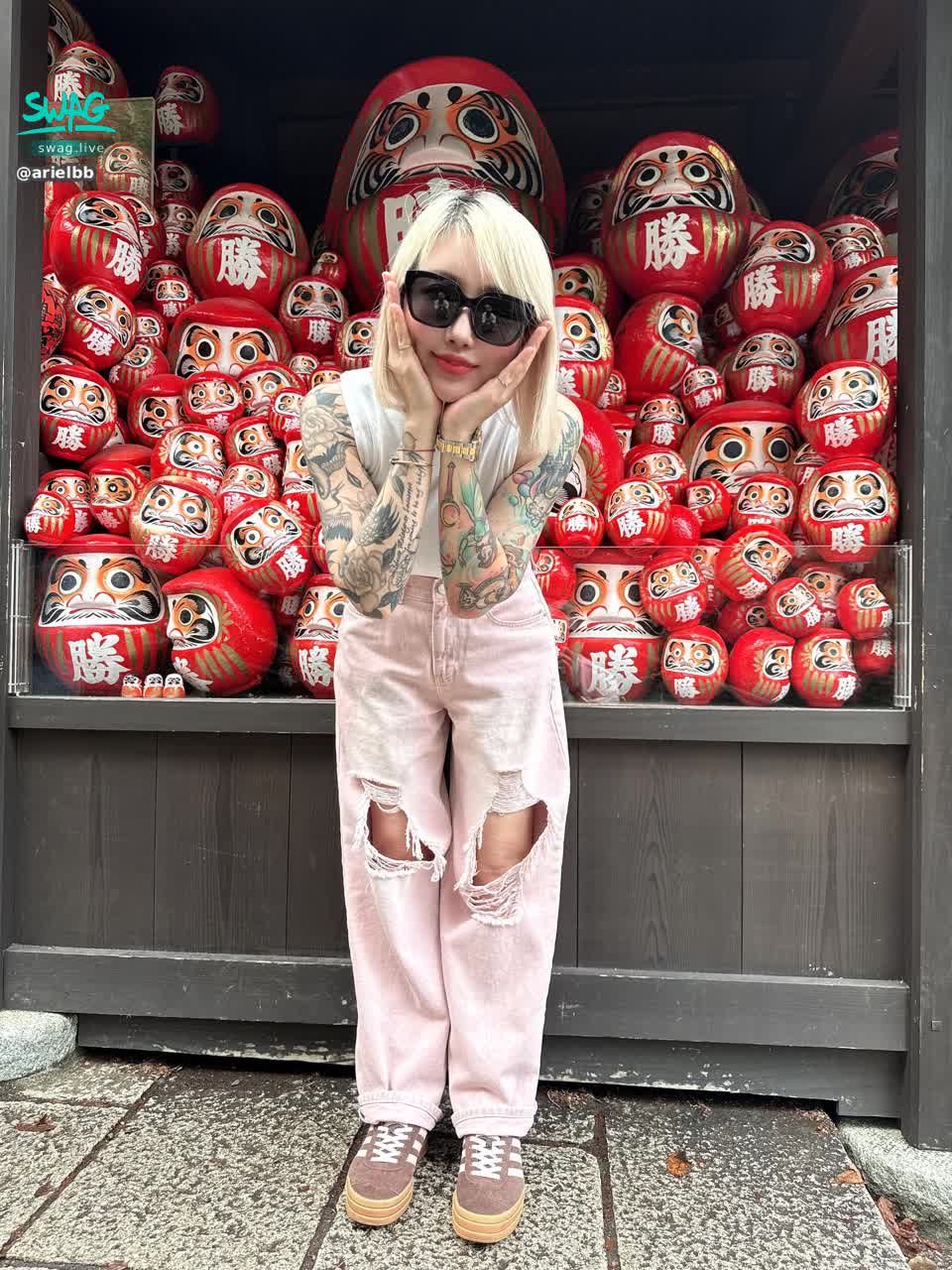 arielbb : Babe昨天手機主機板突然掛掉，直接黑屏斷播，
連一句晚安都沒跟你們說，我真的跟你們道歉。

謝謝昨天陪到最後、贊助我、還幫我點五星的每一位，
你們的支持我都記在心裡，感恩能遇到你們。

下次什麼時候開播✨還不確定😏，
拜託一定把愛子追蹤起來，
✨不會錯過我，
✨我也不會錯過你們。 
謝謝你們一直都在。 🙏🏽🩷