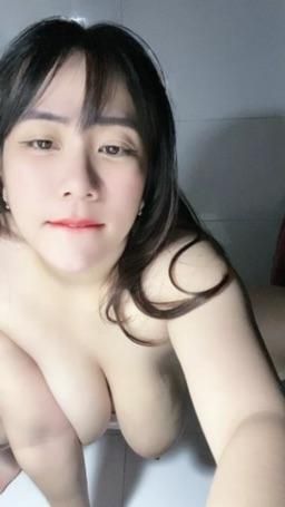 mannhi111 : 騎在假陽具上非常舒服。 