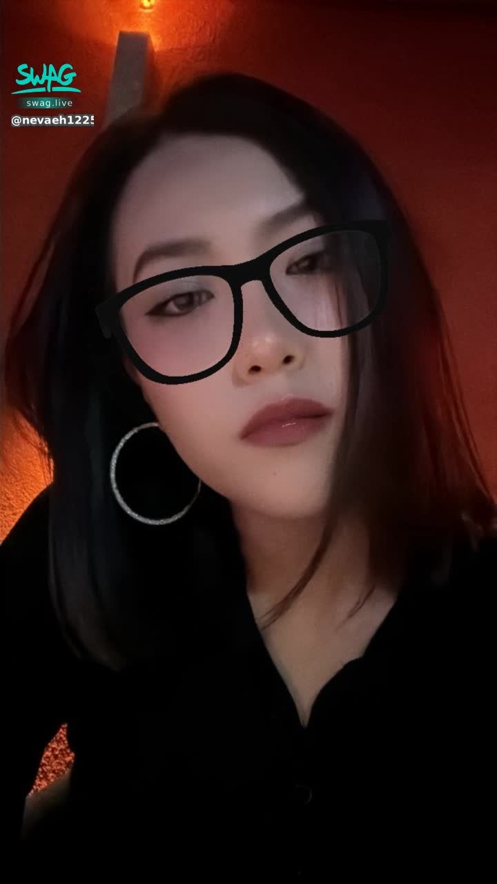 nevaeh1225 : 現在有人還醒著嗎❤️
馬上私訊約會～
一起喝杯酒怎麼樣😈

#約會 #露臉 #sexy #性感 #生活 #日常 #私訊