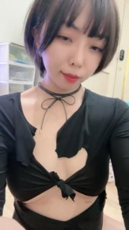 mao_oo : Babe特殊服裝喜歡嘛😈😈