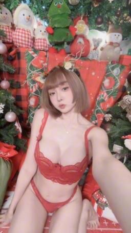 ruan.ccc : ☆.🎄.:*🛷°☆.🦌.:*🍎
能幫我用蝴蝶结绑一下嗎？
我想變成你的禮物

Will you wrap me up with a bow? I want to be your present.

リボンで結んでくれる？
あなたのプレゼントになりたいの♡