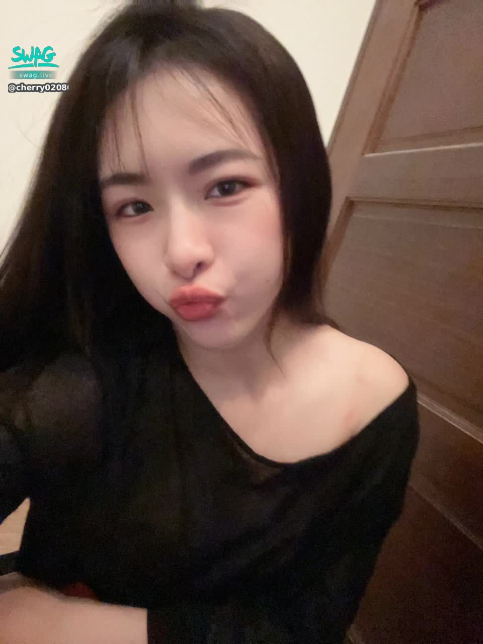 cherry020800 : 可以不要上班
整天約會出門吃好料嗎🤣
想約會的私訊我～

#約會 #私訊 #sexy #性感 #生活 #日常 #露臉