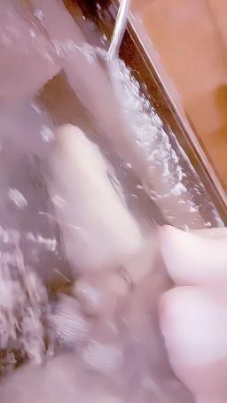 aisa : 旅館浴缸色色💦猜猜我有沒有偷偷在水裡噴？