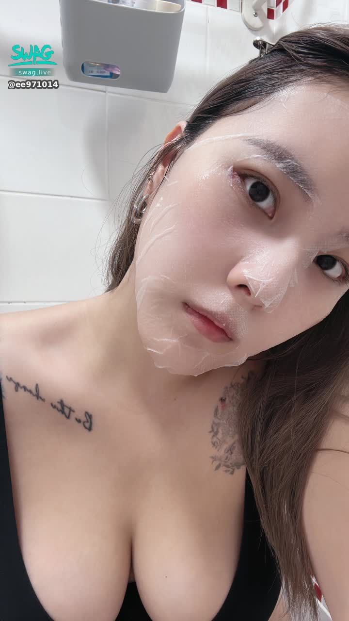 ee971014 : 外面21度 我36.5度
如果還不夠溫暖你的話
。
。
。
牆角180度 滾一圈360度
應該足夠了吧?