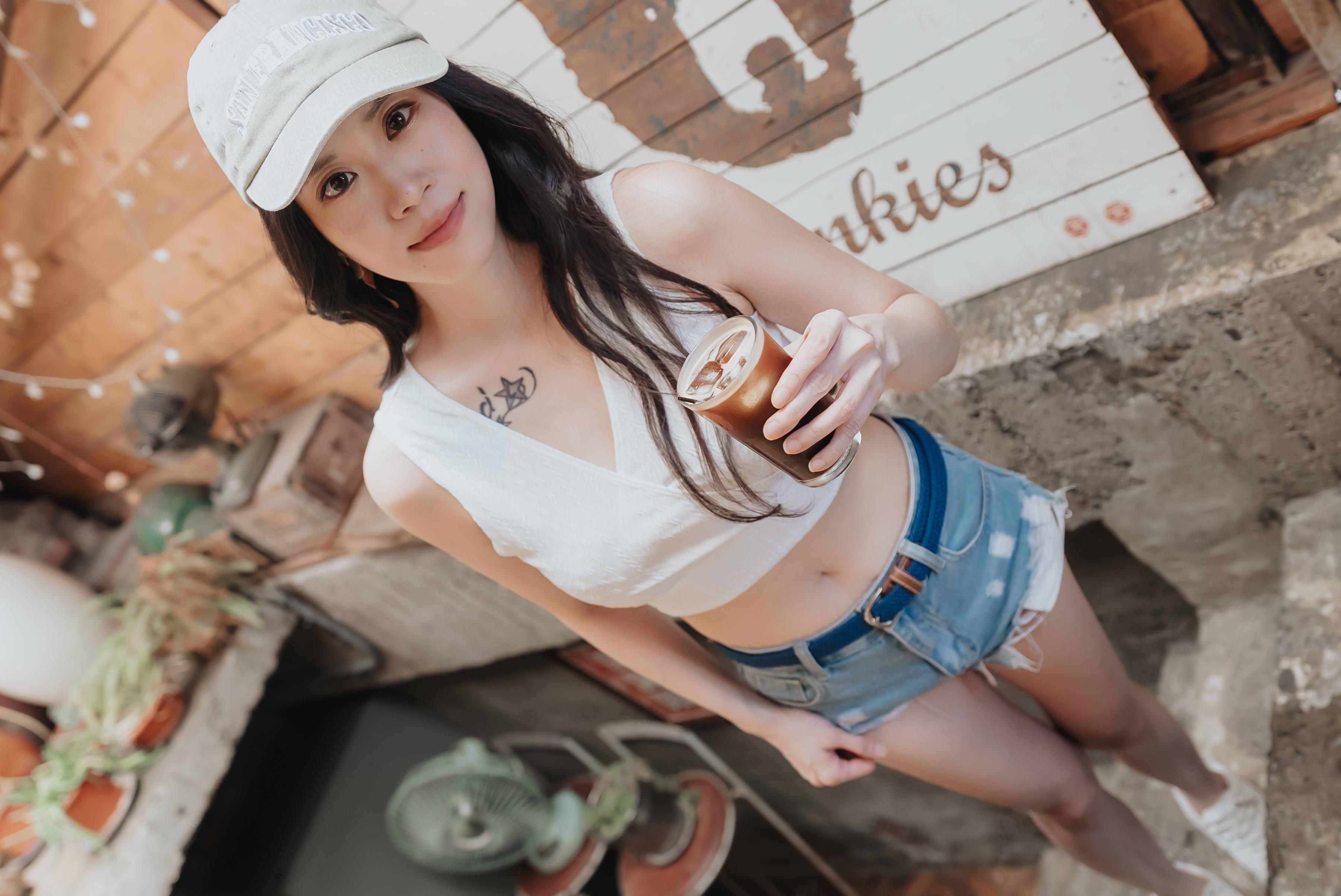  : 女子圖鑑-075- 人氣咖啡館的美人老闆娘 33歲 D罩杯真乳 被比丈夫還高大的男人們貪婪地抽插 直到射精
