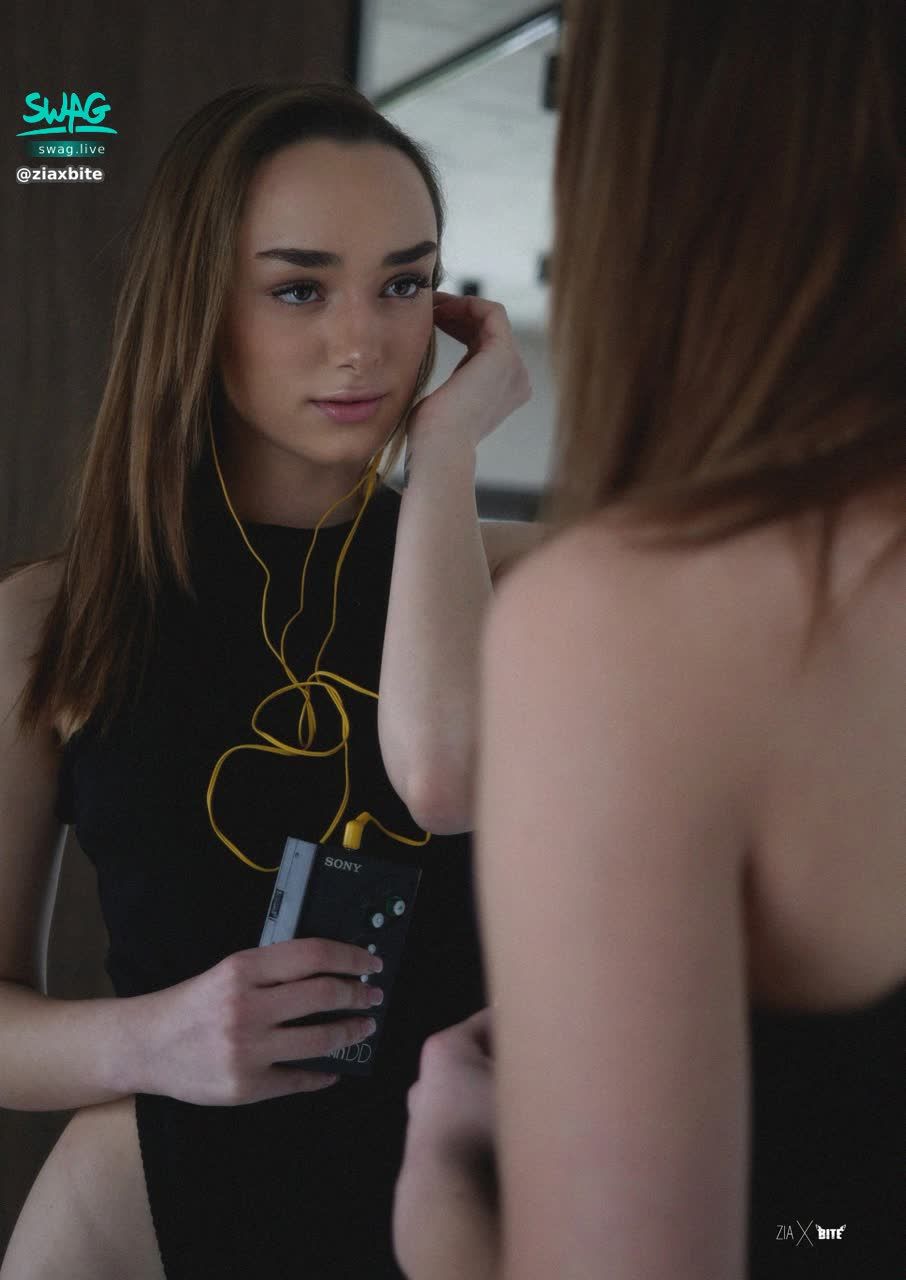 ziaxbite : Sweetest Teen Tempatation. Alice Zaffyre