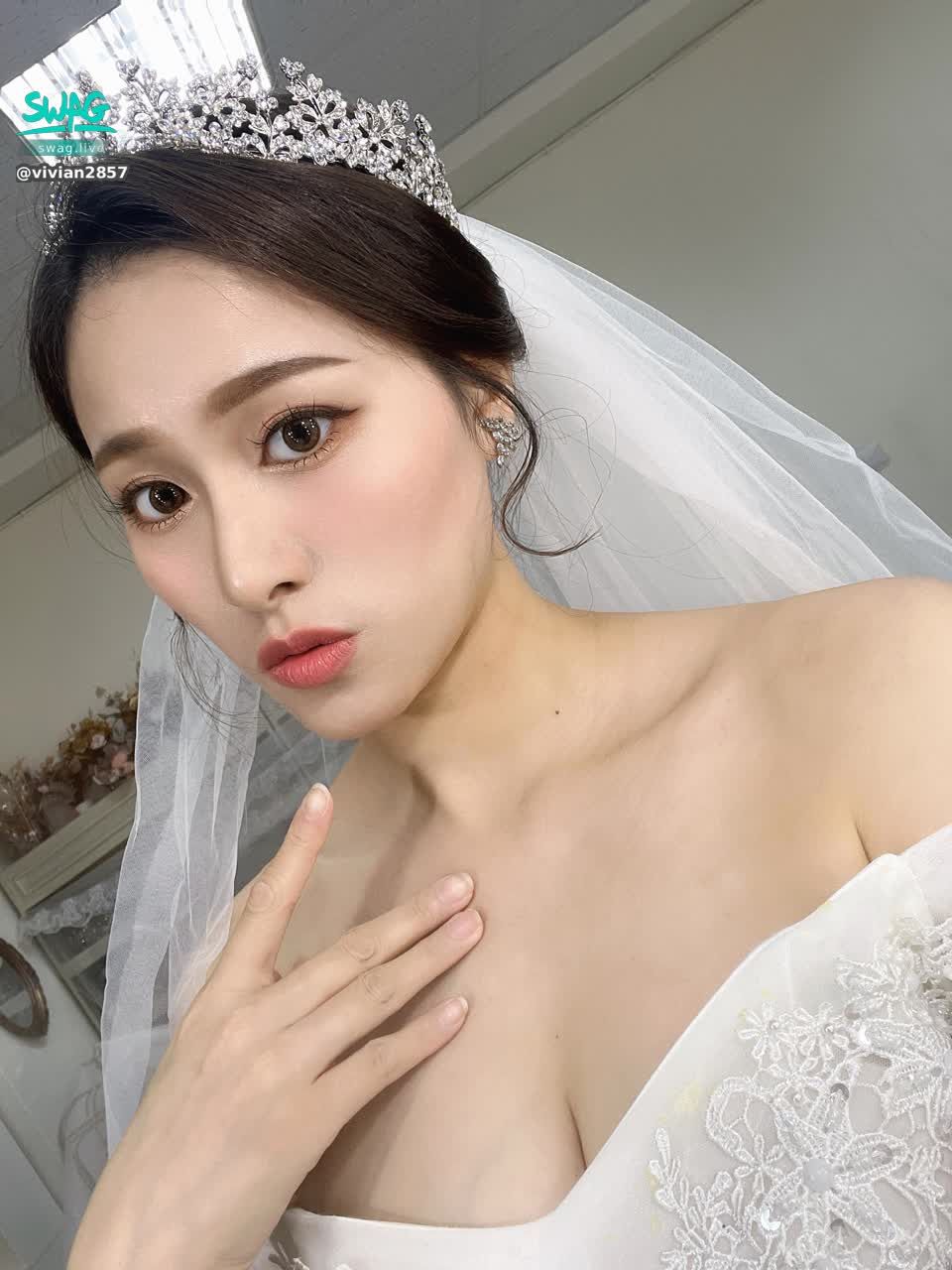 vveian483 : 🥴🥴🥴
美尬哇ㄍㄟˋ昏某?
나랑 결혼해줄래?
Would you marry me?