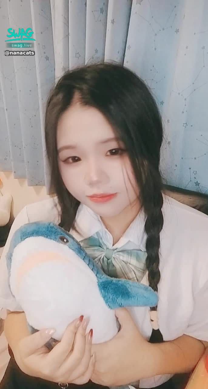 nanacats : 喜歡學生妹還是人妻呀寶寶❤️