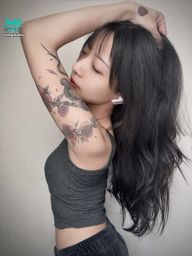 dagababy : 像花痴🤤不對😀
像花一樣漂亮又神秘的女人🌹