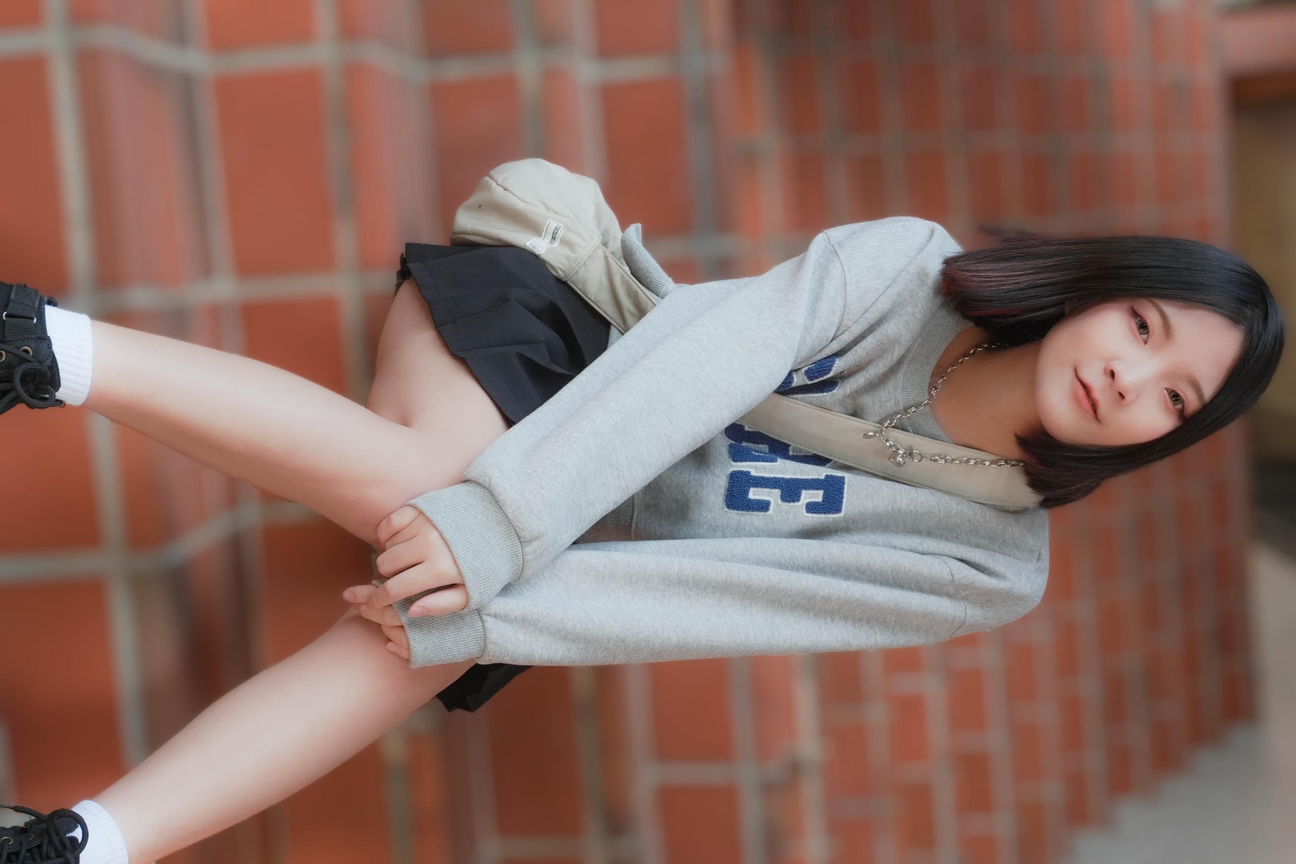  : 女子圖鑑-090-22歲女大生!遲到乾脆不去上課閒晃的女大學生捕獲! 插入拍攝・美少女・小乳・膚白・苗條・細腰・按摩棒・自慰・女大學生・女上位