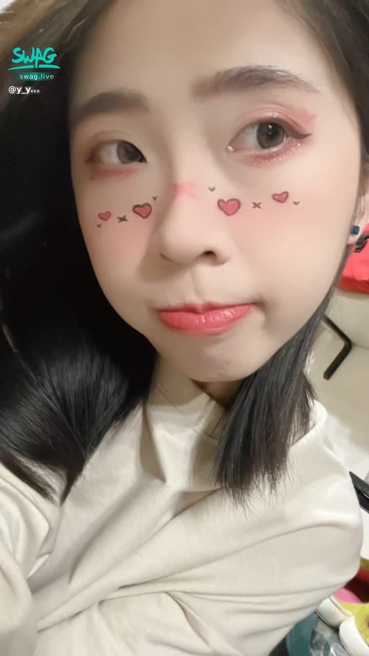 y_y... : 俏皮我的愛😘⋯⋯