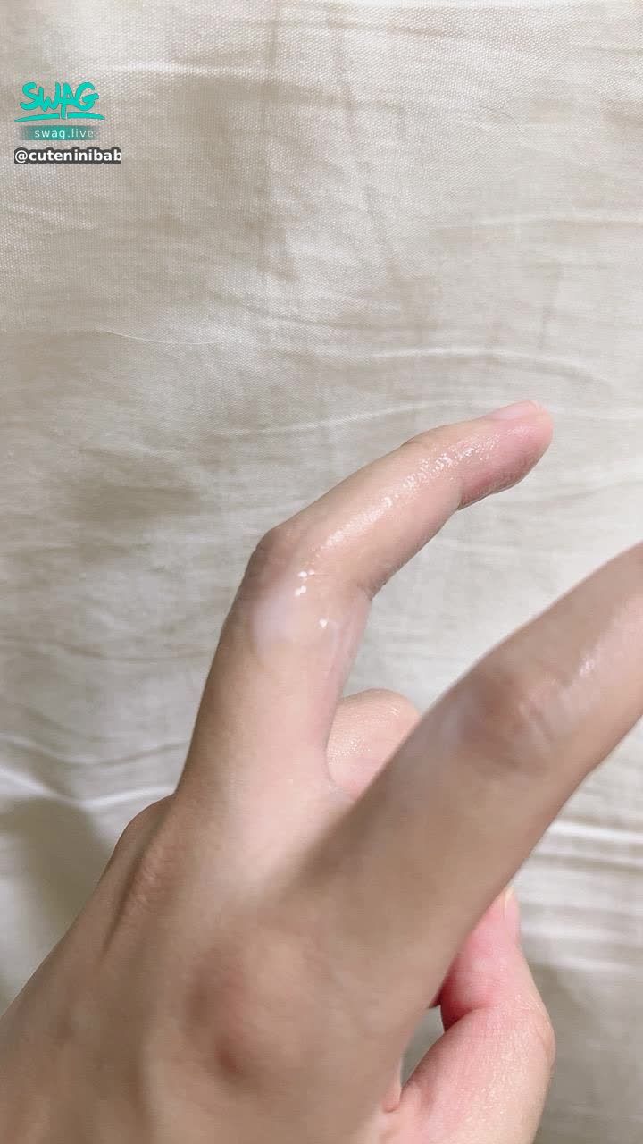 cuteninibaby : 拍了新片~期待一下
然後⋯小穴裡真的好濕喔🫢
